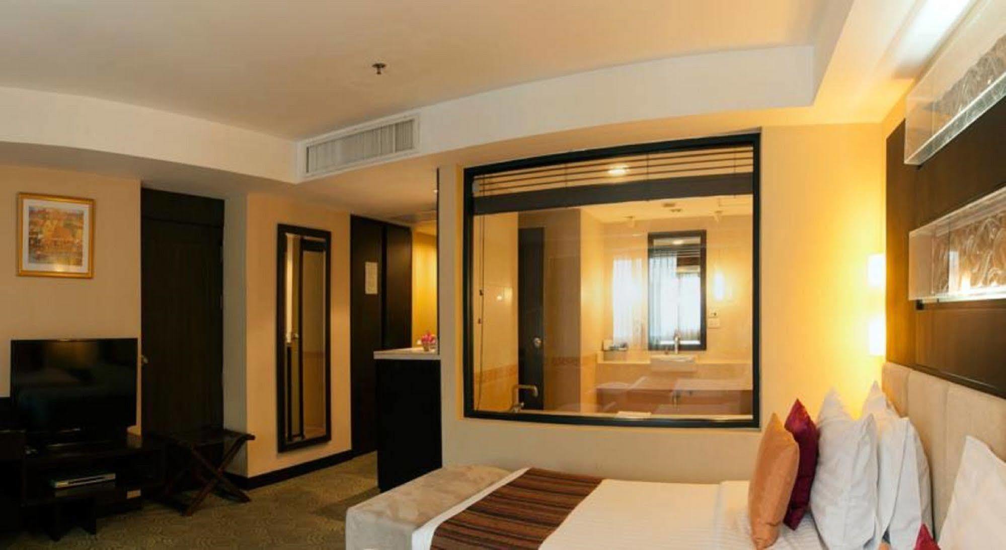 Grace Hotel Bangkok Exterior foto